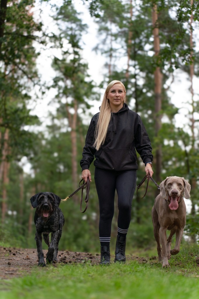 Jennifer Beerbom mit Fenja und Lux — Hundeverhaltensberaterin in Uetze